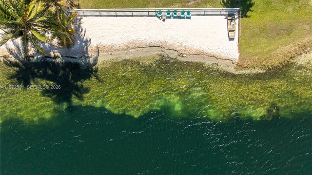 8121 SW 203rd St, Cutler Bay, FL 33189