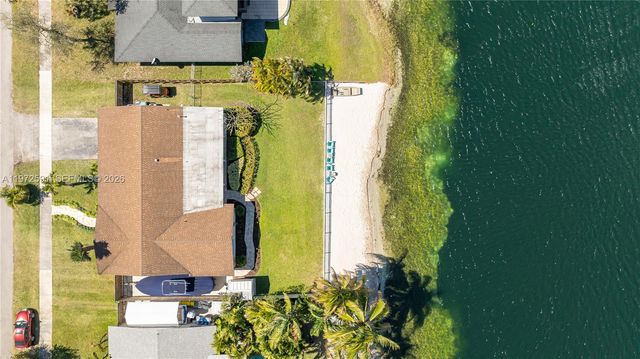 8121 SW 203rd St, Cutler Bay, FL 33189
