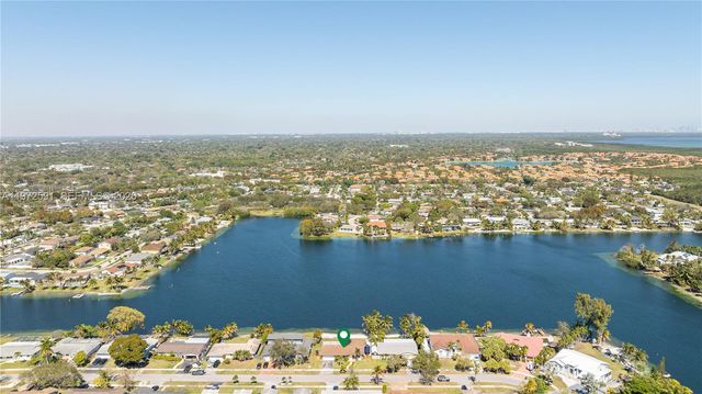 8121 SW 203rd St, Cutler Bay, FL 33189