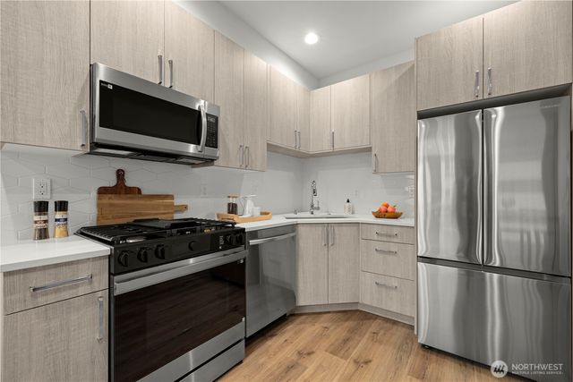 903 B NW 56th Street, Seattle, WA 98107