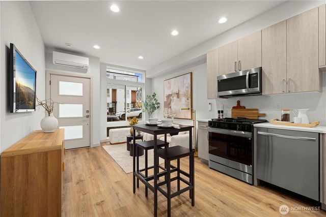 903 B NW 56th Street, Seattle, WA 98107