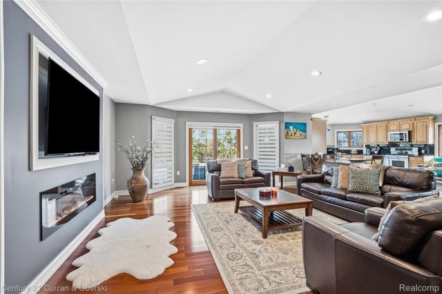 230 Hampshire Court, Dearborn, MI 48124