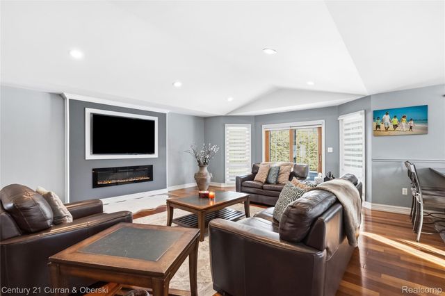 230 Hampshire Court, Dearborn, MI 48124