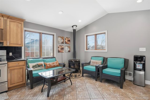 230 Hampshire Court, Dearborn, MI 48124