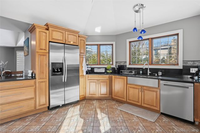 230 Hampshire Court, Dearborn, MI 48124