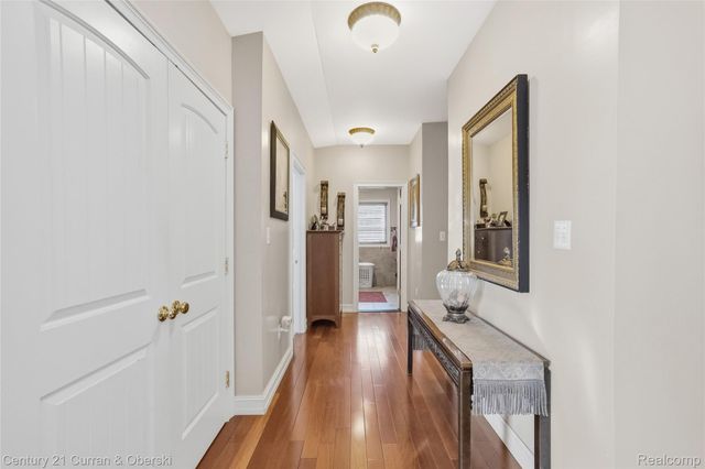 230 Hampshire Court, Dearborn, MI 48124