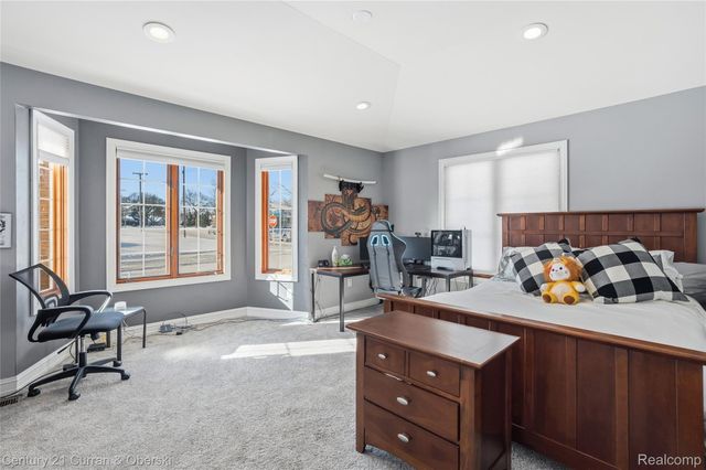 230 Hampshire Court, Dearborn, MI 48124