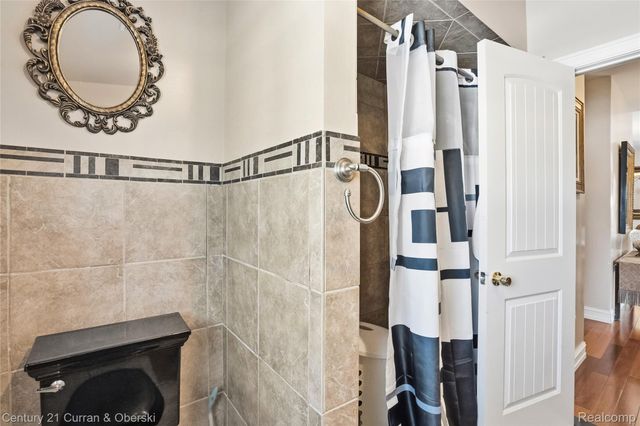 230 Hampshire Court, Dearborn, MI 48124