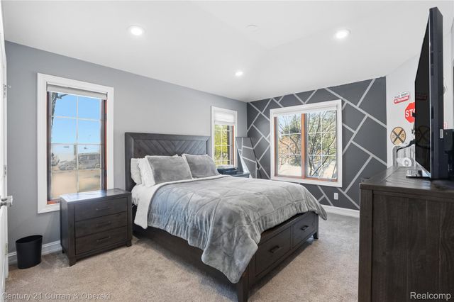 230 Hampshire Court, Dearborn, MI 48124