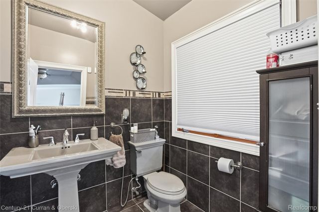 230 Hampshire Court, Dearborn, MI 48124