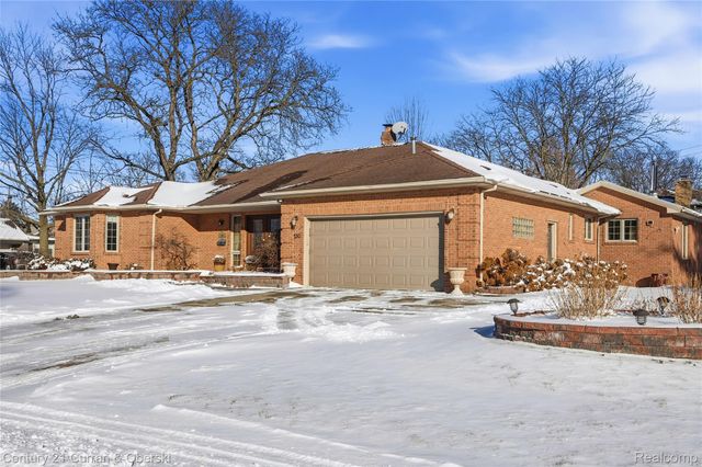 230 Hampshire Court, Dearborn, MI 48124