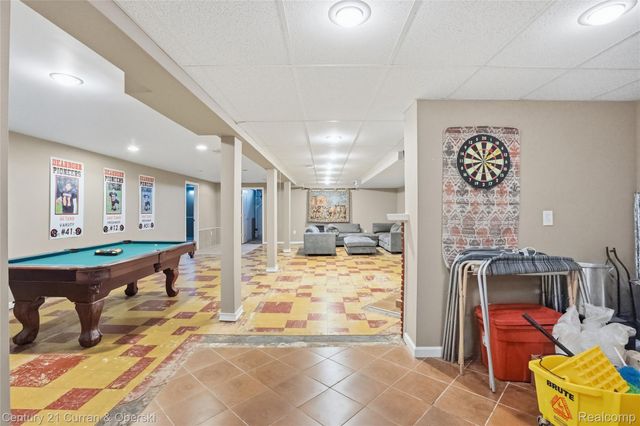 230 Hampshire Court, Dearborn, MI 48124