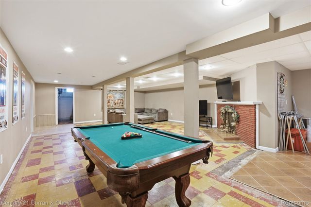 230 Hampshire Court, Dearborn, MI 48124