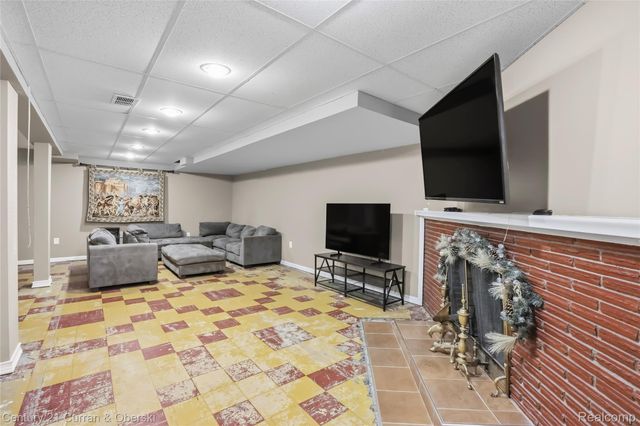 230 Hampshire Court, Dearborn, MI 48124