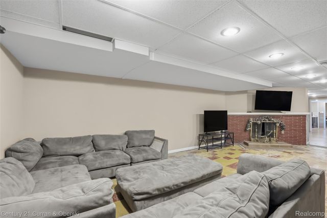 230 Hampshire Court, Dearborn, MI 48124