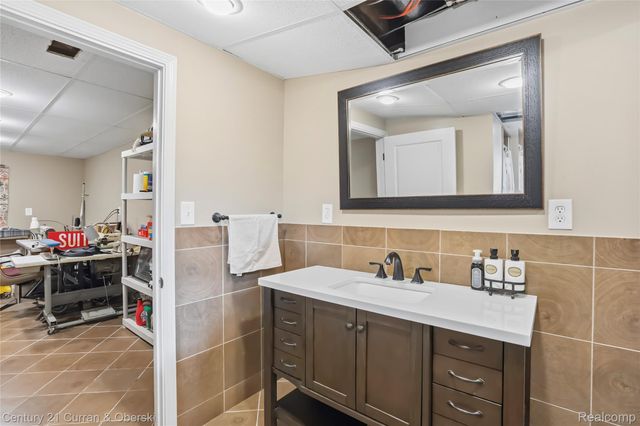 230 Hampshire Court, Dearborn, MI 48124