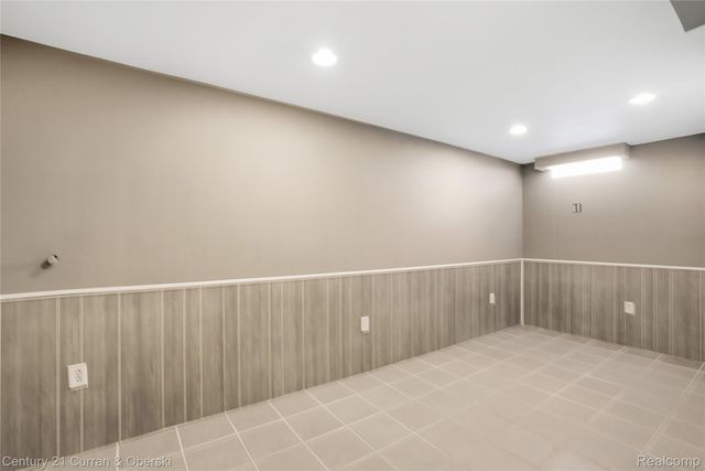 230 Hampshire Court, Dearborn, MI 48124