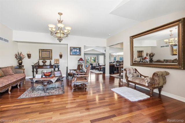 230 Hampshire Court, Dearborn, MI 48124