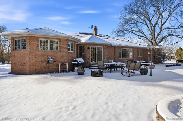 230 Hampshire Court, Dearborn, MI 48124