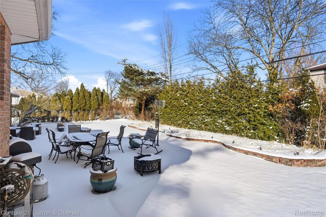 230 Hampshire Court, Dearborn, MI 48124