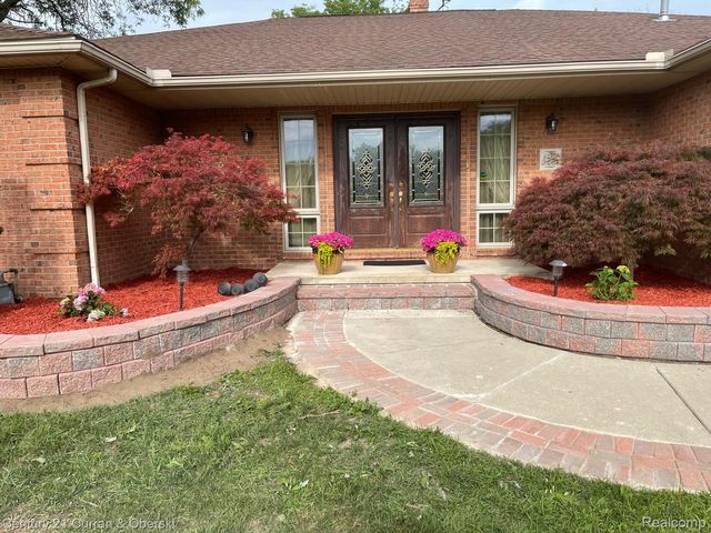 230 Hampshire Court, Dearborn, MI 48124