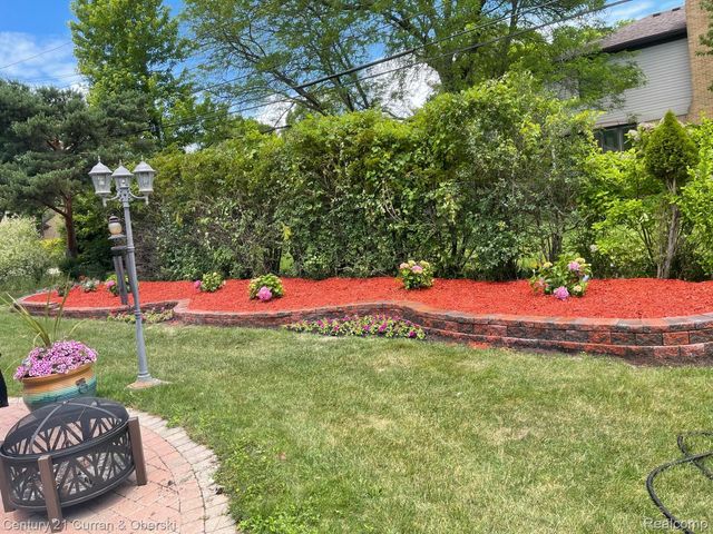 230 Hampshire Court, Dearborn, MI 48124