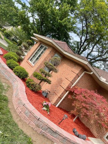 230 Hampshire Court, Dearborn, MI 48124