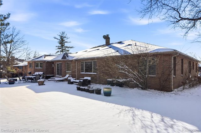 230 Hampshire Court, Dearborn, MI 48124