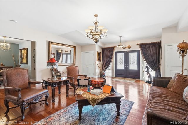 230 Hampshire Court, Dearborn, MI 48124