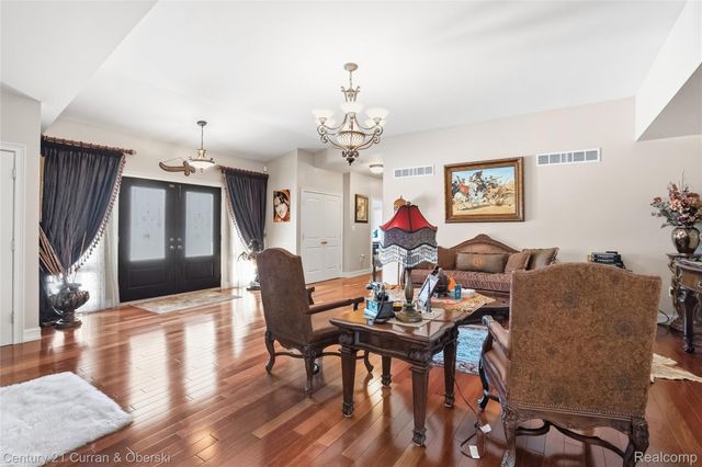 230 Hampshire Court, Dearborn, MI 48124