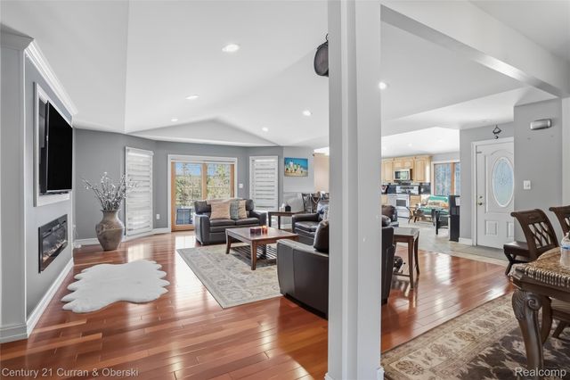 230 Hampshire Court, Dearborn, MI 48124