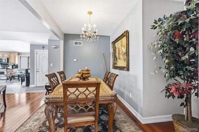 230 Hampshire Court, Dearborn, MI 48124