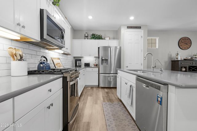 146 E BLUEJAY Drive, Chandler, AZ 85286