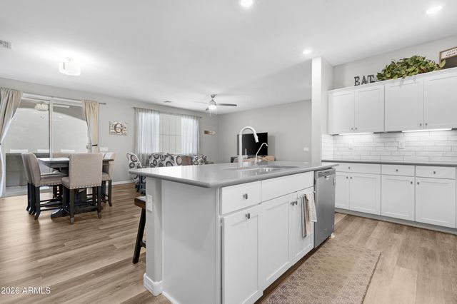 146 E BLUEJAY Drive, Chandler, AZ 85286