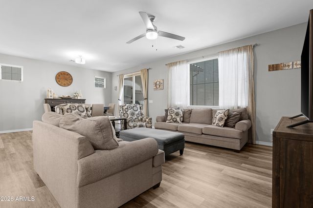 146 E BLUEJAY Drive, Chandler, AZ 85286