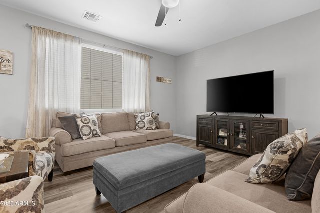 146 E BLUEJAY Drive, Chandler, AZ 85286