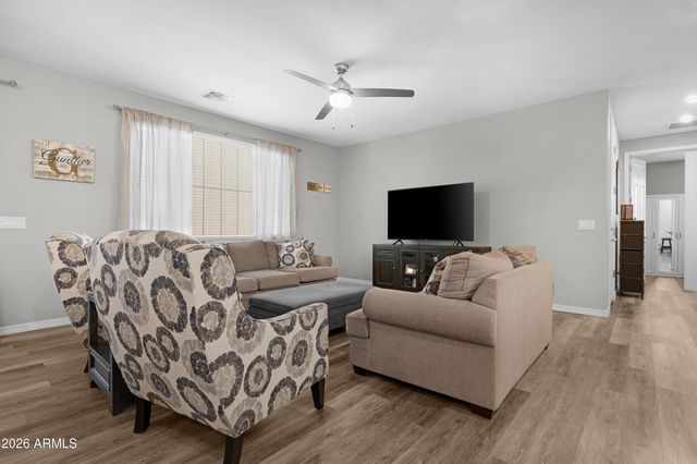 146 E BLUEJAY Drive, Chandler, AZ 85286