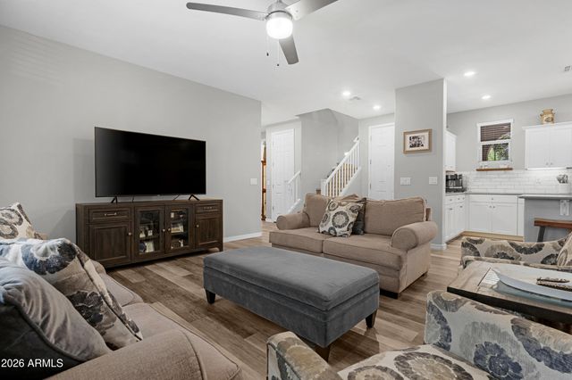 146 E BLUEJAY Drive, Chandler, AZ 85286