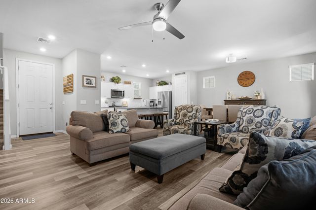 146 E BLUEJAY Drive, Chandler, AZ 85286