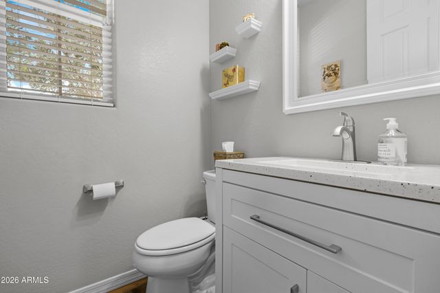 146 E BLUEJAY Drive, Chandler, AZ 85286