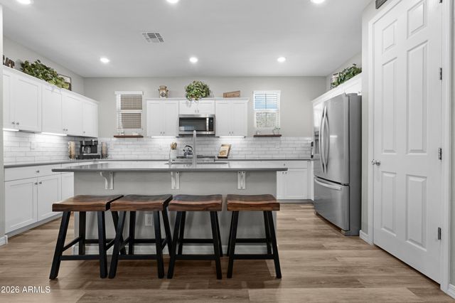 146 E BLUEJAY Drive, Chandler, AZ 85286