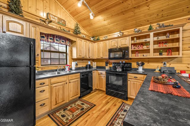 1523 Bears Den Way, Sevierville, TN 37862
