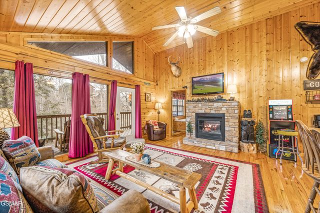 1523 Bears Den Way, Sevierville, TN 37862