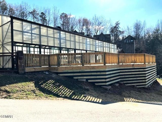 1523 Bears Den Way, Sevierville, TN 37862