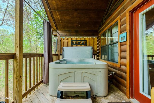 1523 Bears Den Way, Sevierville, TN 37862