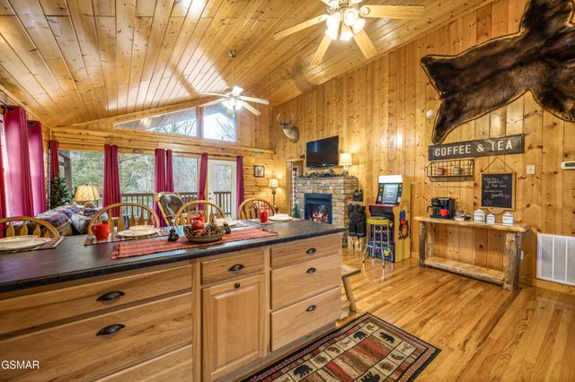 1523 Bears Den Way, Sevierville, TN 37862