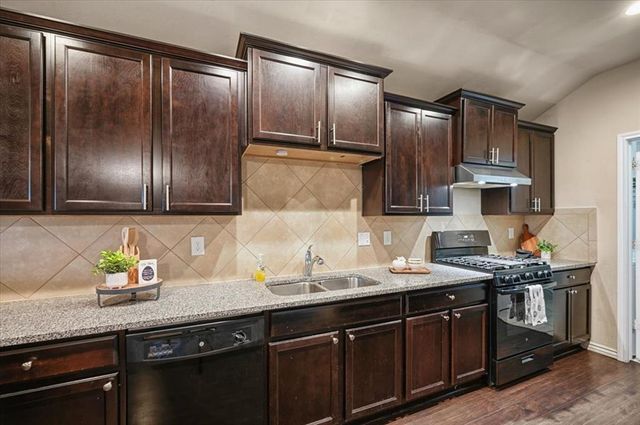 11305 NW 96th Street, Yukon, OK 73099