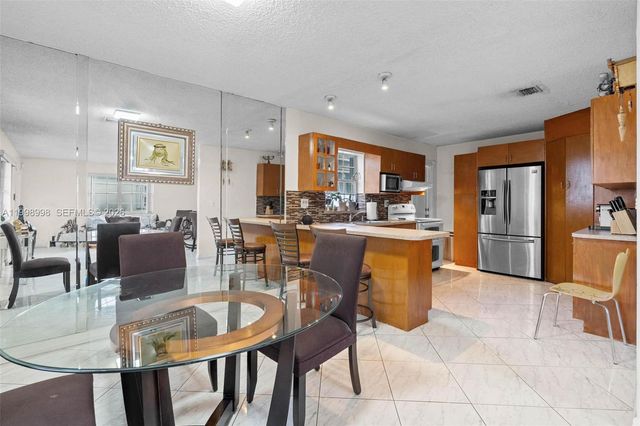 847 W 34th St, Hialeah, FL 33012