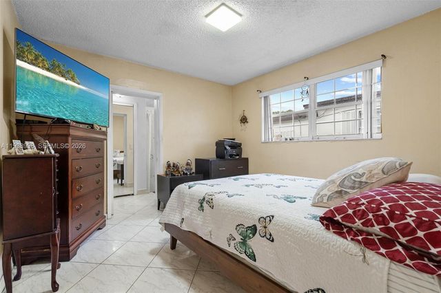 847 W 34th St, Hialeah, FL 33012