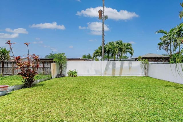 847 W 34th St, Hialeah, FL 33012